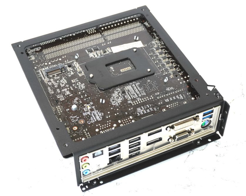 prototype_mobo_mount_bottom.jpg prototype_mobo_mount_bottom.jpg