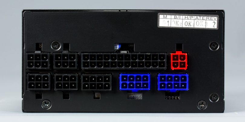 Lian-Li-PE-750-connectors