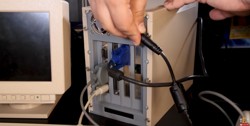 The Eric Experiment Builds Custom SFF 486 Retro PC With Actual Vintage ...